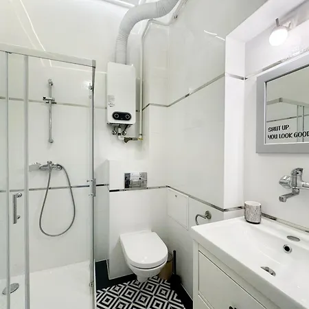 شقة Black & White